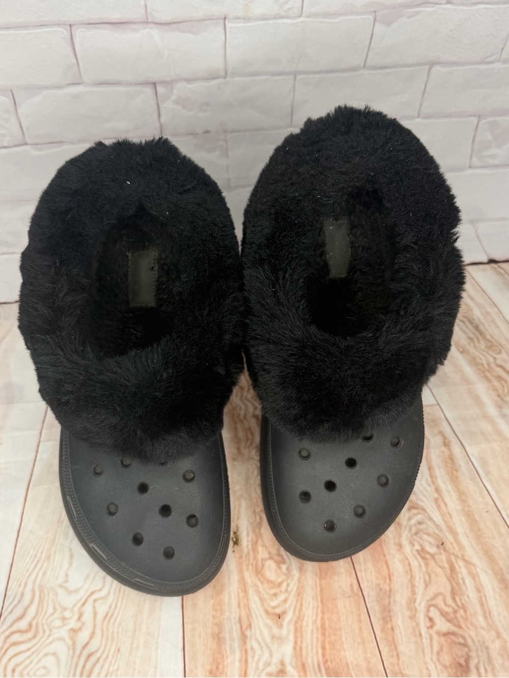 Crocs Black Faux Fur Slide Clogs Women’s Size 9 / Men’s Size 7 - Picture 4 of 8